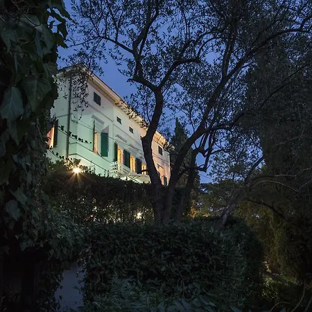Alta - Residenza D'epoca Con Piscina