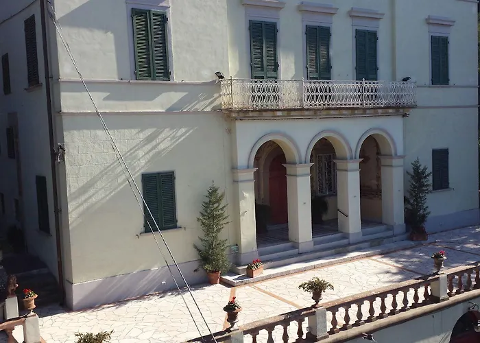 Alta - Residenza D'epoca Con Piscina 4*