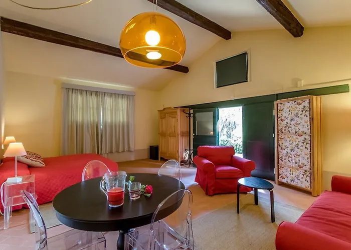 Bed and Breakfast Alta - Residenza D'epoca Con Piscina 4*